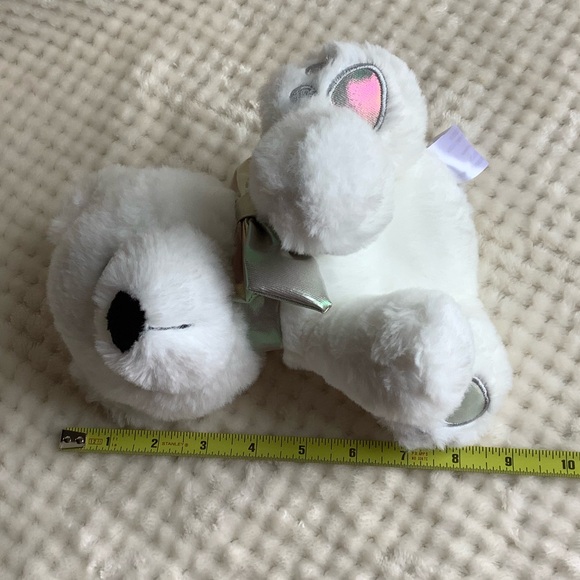 Animal Adventure 2022 White Baby Polar Bear Cub Iridescent Ribbon Bow and Feet - Picture 9 of 9